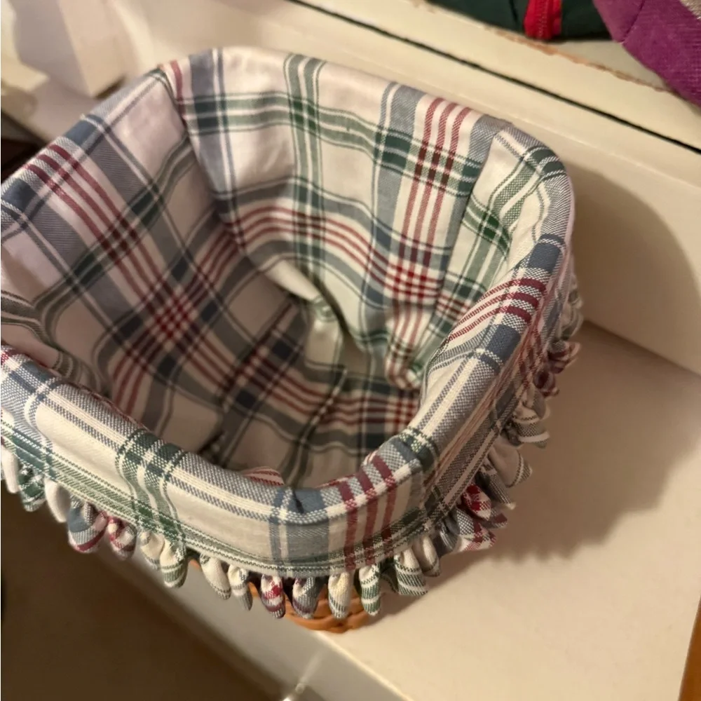 Longaberger Wooden Tissue Holder with Plaid Liner - Picture 2 of 5